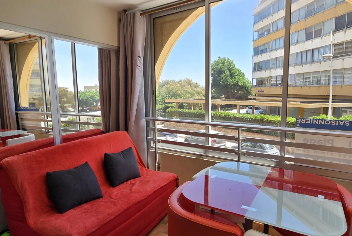 Appartement 2 pièces rénové et climatisé à Valras Plage avec vue mer partielle 