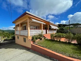 Maison d'architecte de 187 m² avec vue exceptionnelle au MORNE ROUGE 