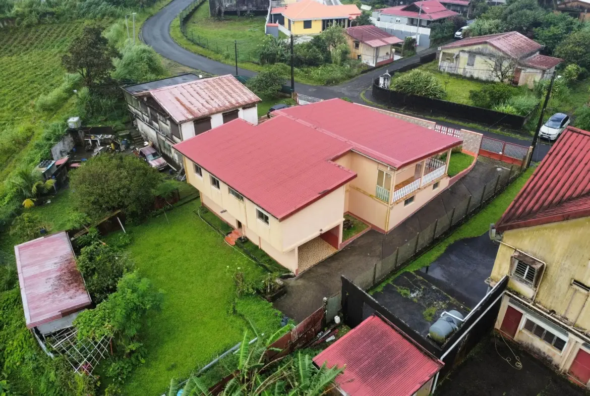 Maison d'architecte de 187 m² avec vue exceptionnelle au MORNE ROUGE 