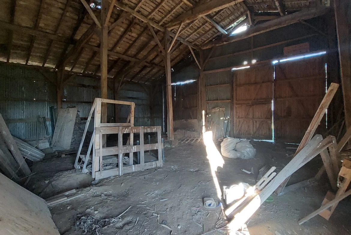 Ancien corps de ferme à rénover sur 9,80 hectares à La Reole 