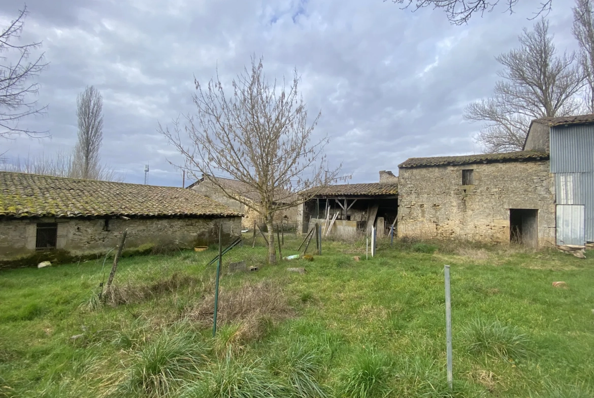 Ancien corps de ferme à rénover sur 9,80 hectares à La Reole 