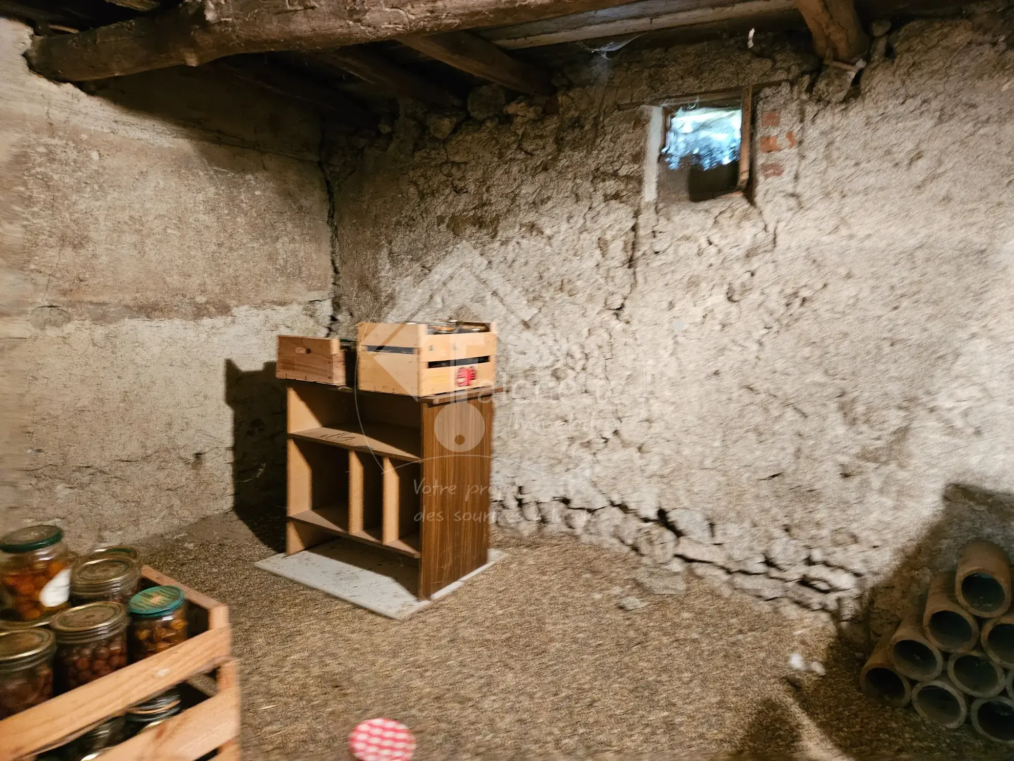 Maison de plain-pied à Chavroches à rénover avec terrain et garage 