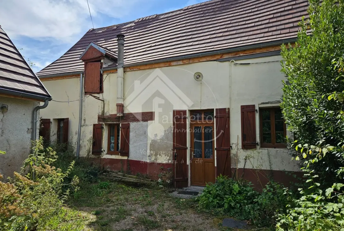 Maison de plain-pied à Chavroches à rénover avec terrain et garage 