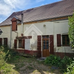 Maison de plain-pied à Chavroches à rénover avec terrain et garage