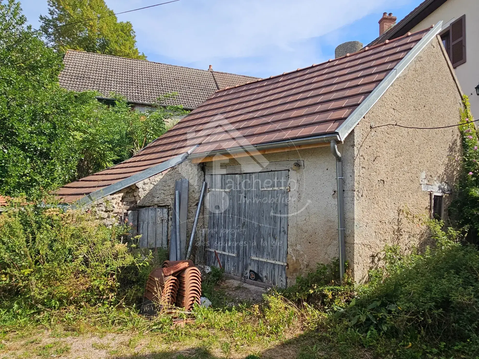 Maison de plain-pied à Chavroches à rénover avec terrain et garage 