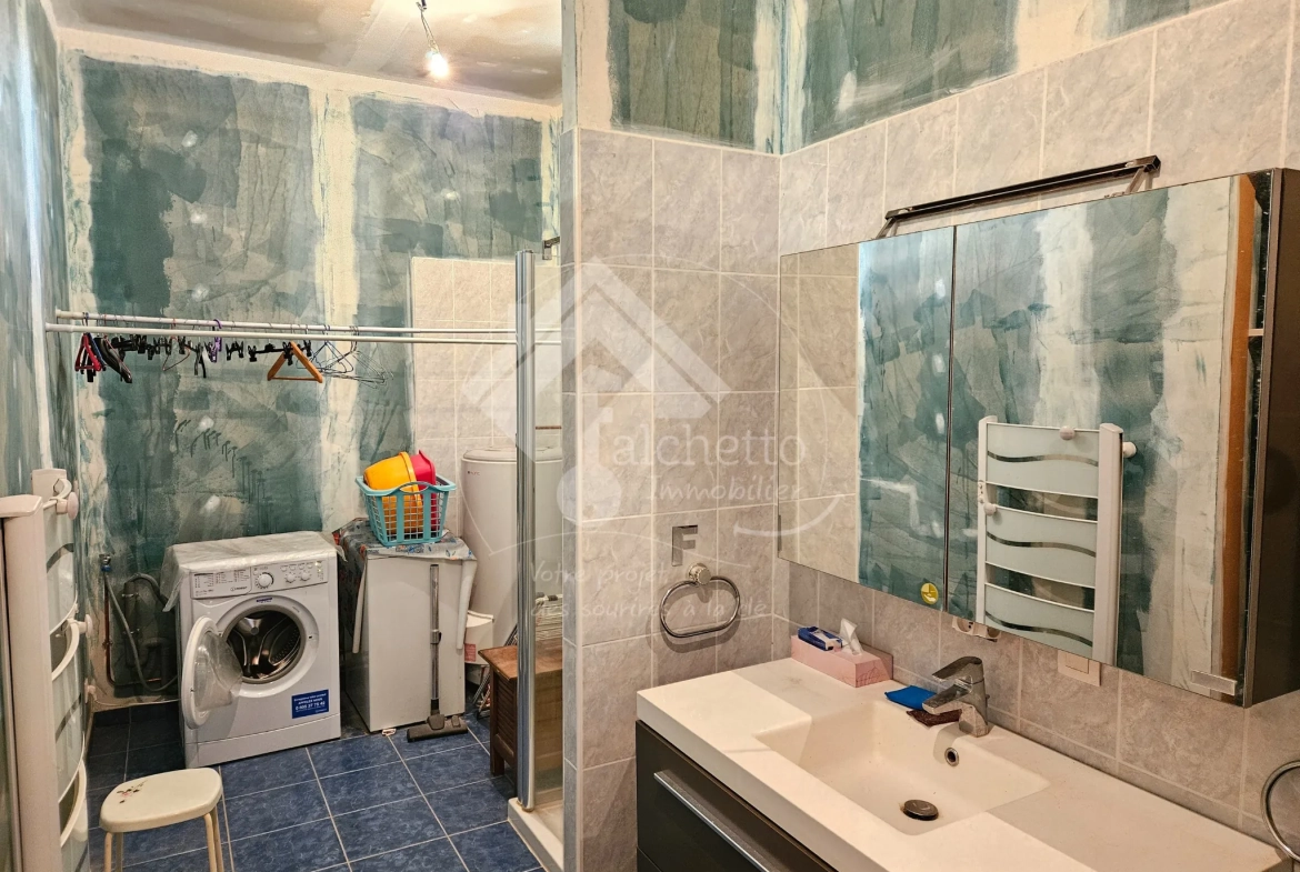 Maison de plain-pied à Chavroches à rénover avec terrain et garage 