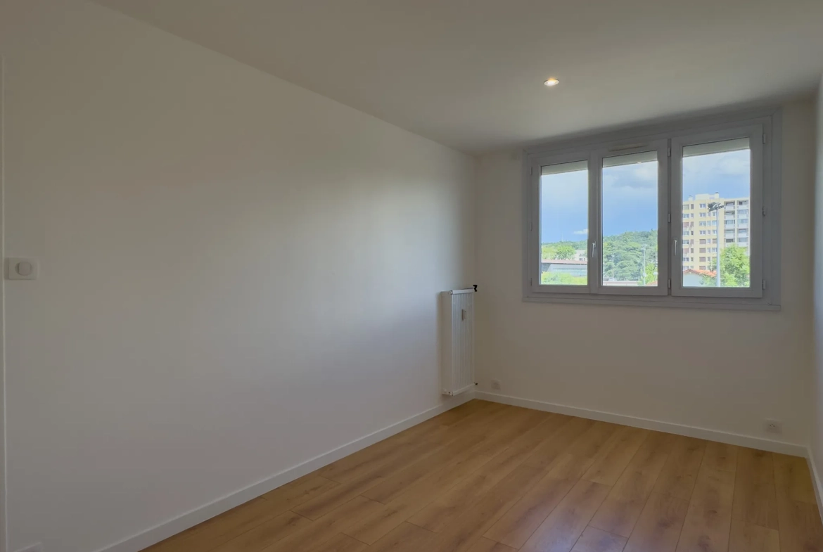 Appartement rénové de 61 m² avec balcon, garage et cave à Valence 
