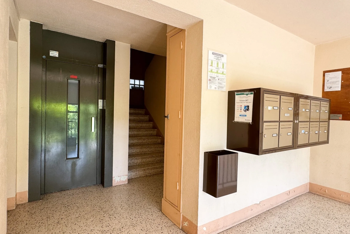 Appartement rénové de 61 m² avec balcon, garage et cave à Valence 