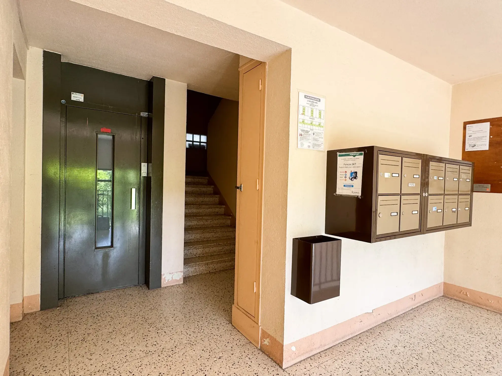 Appartement rénové de 61 m² avec balcon, garage et cave à Valence 