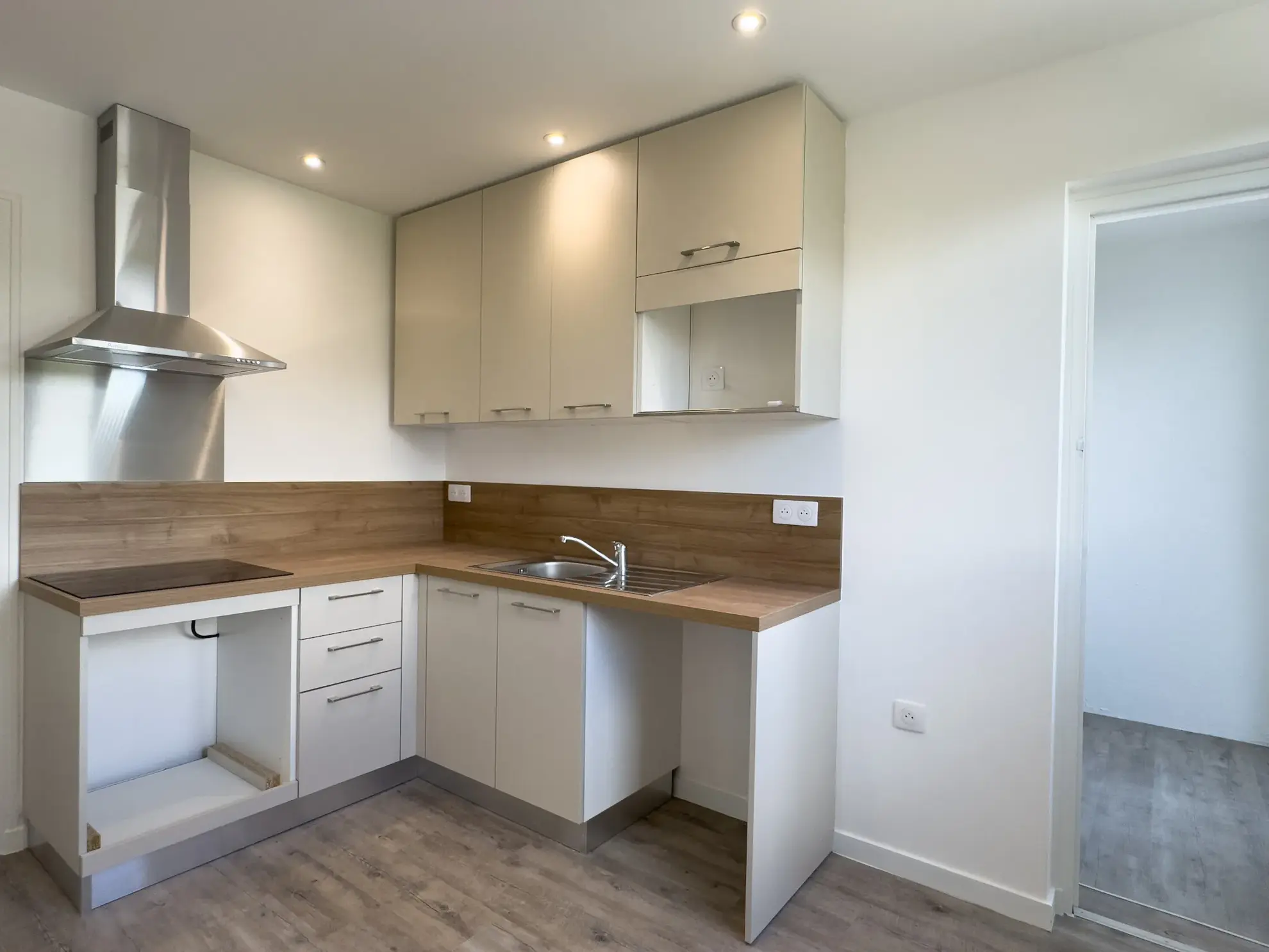 Appartement rénové de 61 m² avec balcon, garage et cave à Valence 