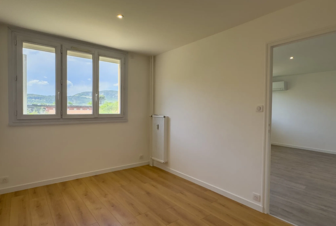 Appartement rénové de 61 m² avec balcon, garage et cave à Valence 