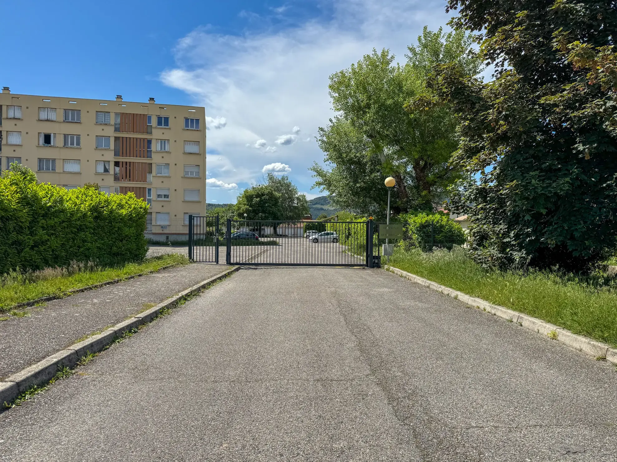 Appartement rénové de 61 m² avec balcon, garage et cave à Valence 