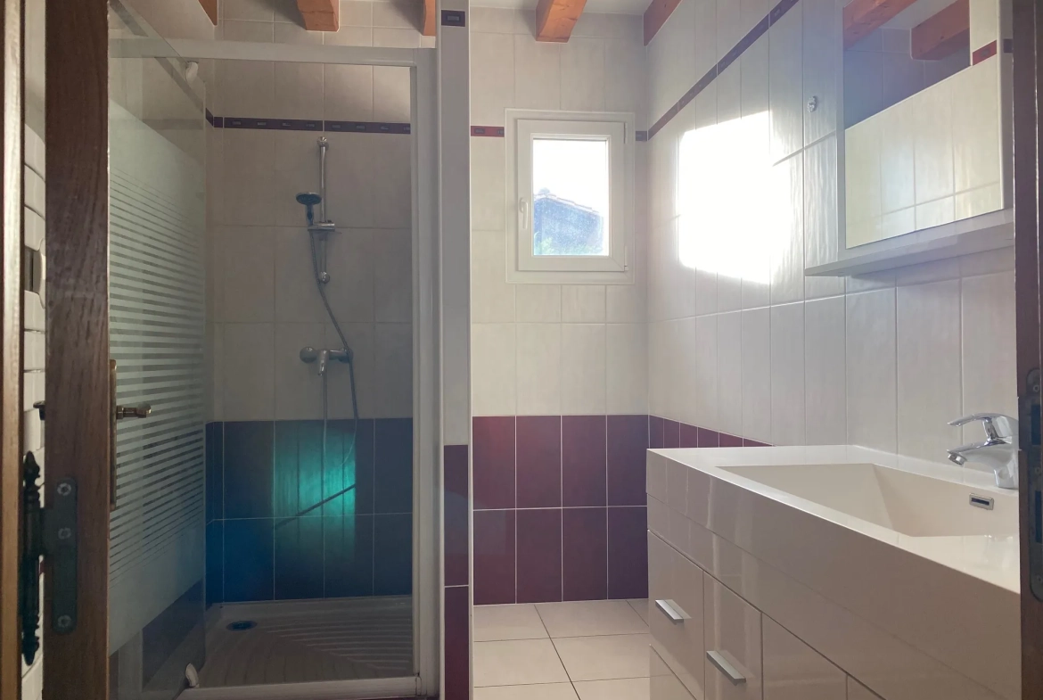 Maison contemporaine avec 4 chambres à vendre à Aubeterre sur Dronne 