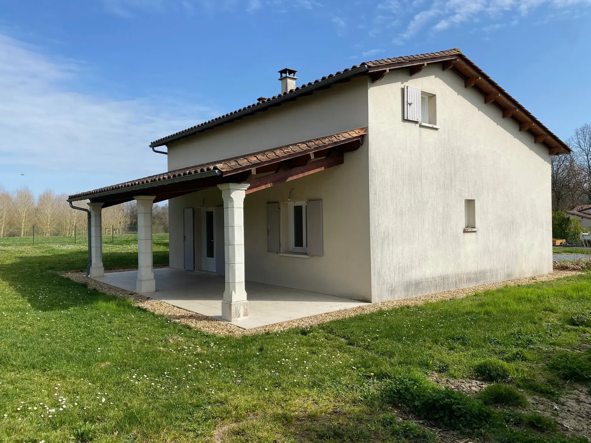 Maison contemporaine avec 4 chambres à vendre à Aubeterre sur Dronne 