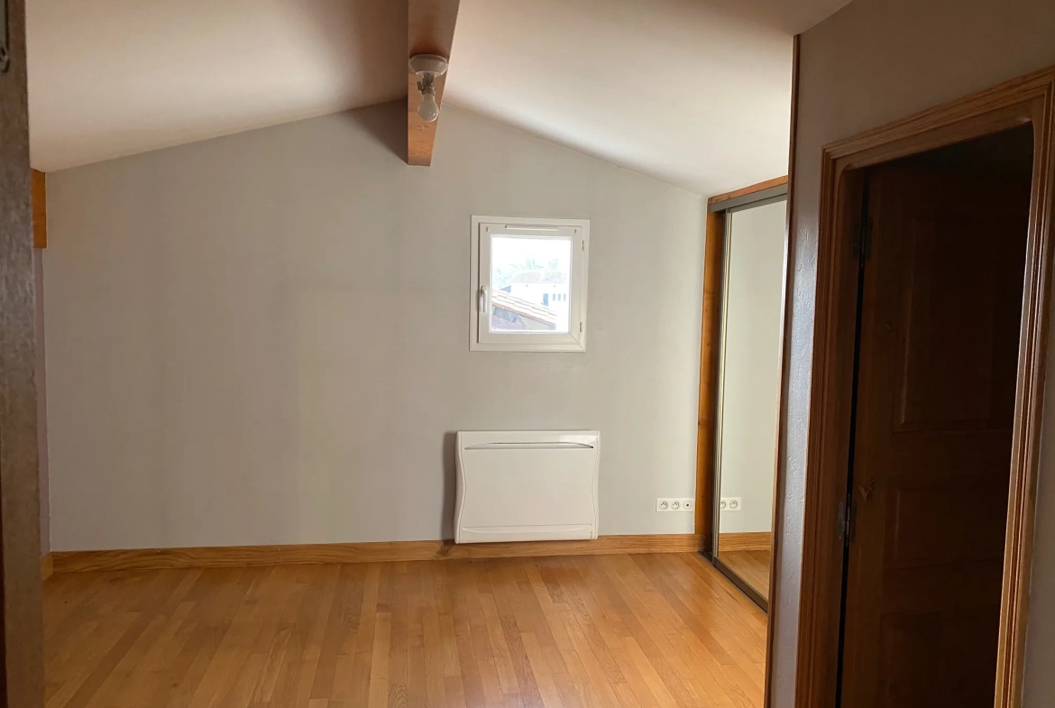 Maison contemporaine avec 4 chambres à vendre à Aubeterre sur Dronne 
