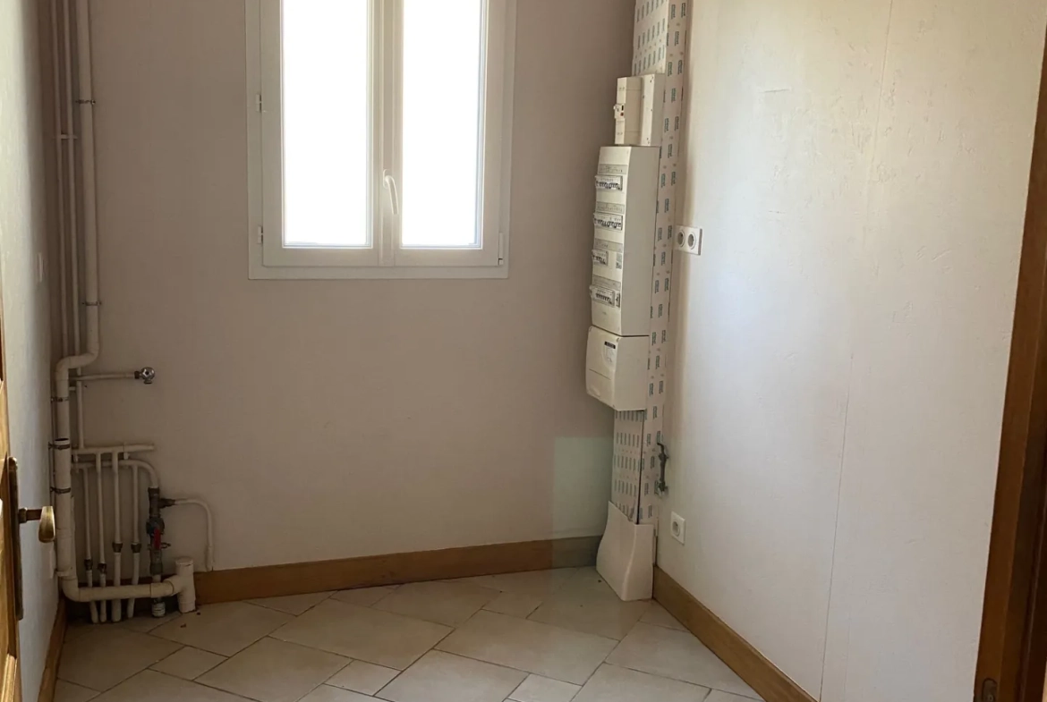 Maison contemporaine avec 4 chambres à vendre à Aubeterre sur Dronne 