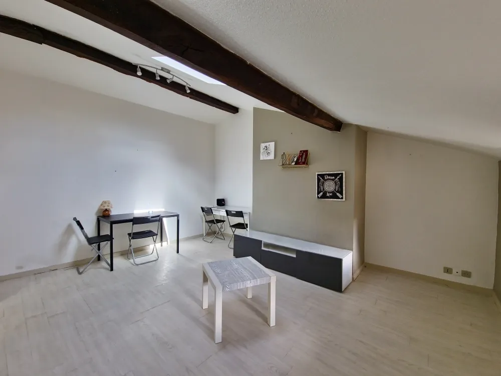 Appartement 3 pièces à vendre à Aurillac au dernier étage, proche des commerces 