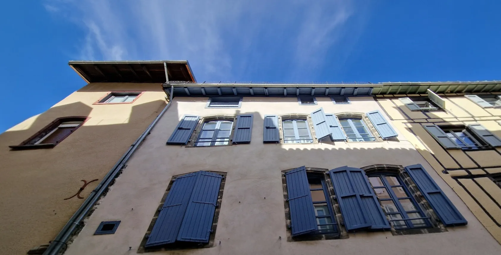 Appartement 3 pièces à vendre à Aurillac au dernier étage, proche des commerces 