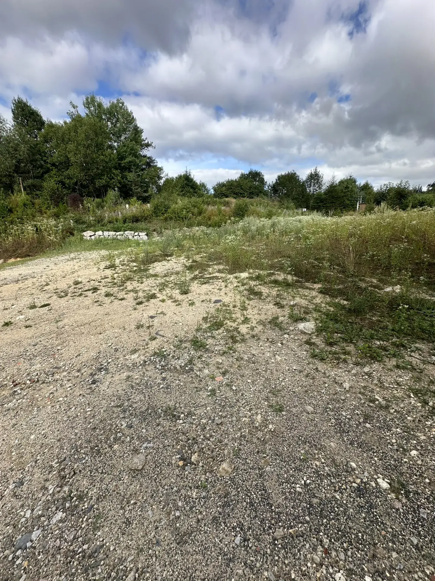 Terrain constructible de 695 m² à La Séauve-sur-Semène, viabilisé, exposition sud 