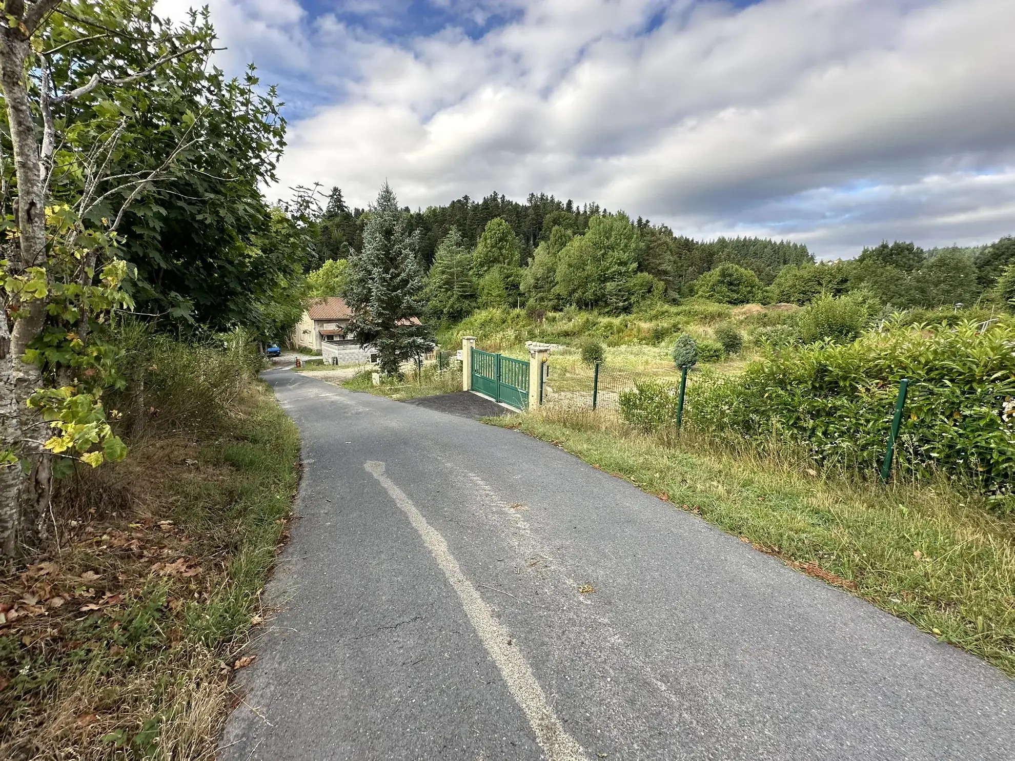 Terrain constructible de 695 m² à La Séauve-sur-Semène, viabilisé, exposition sud 