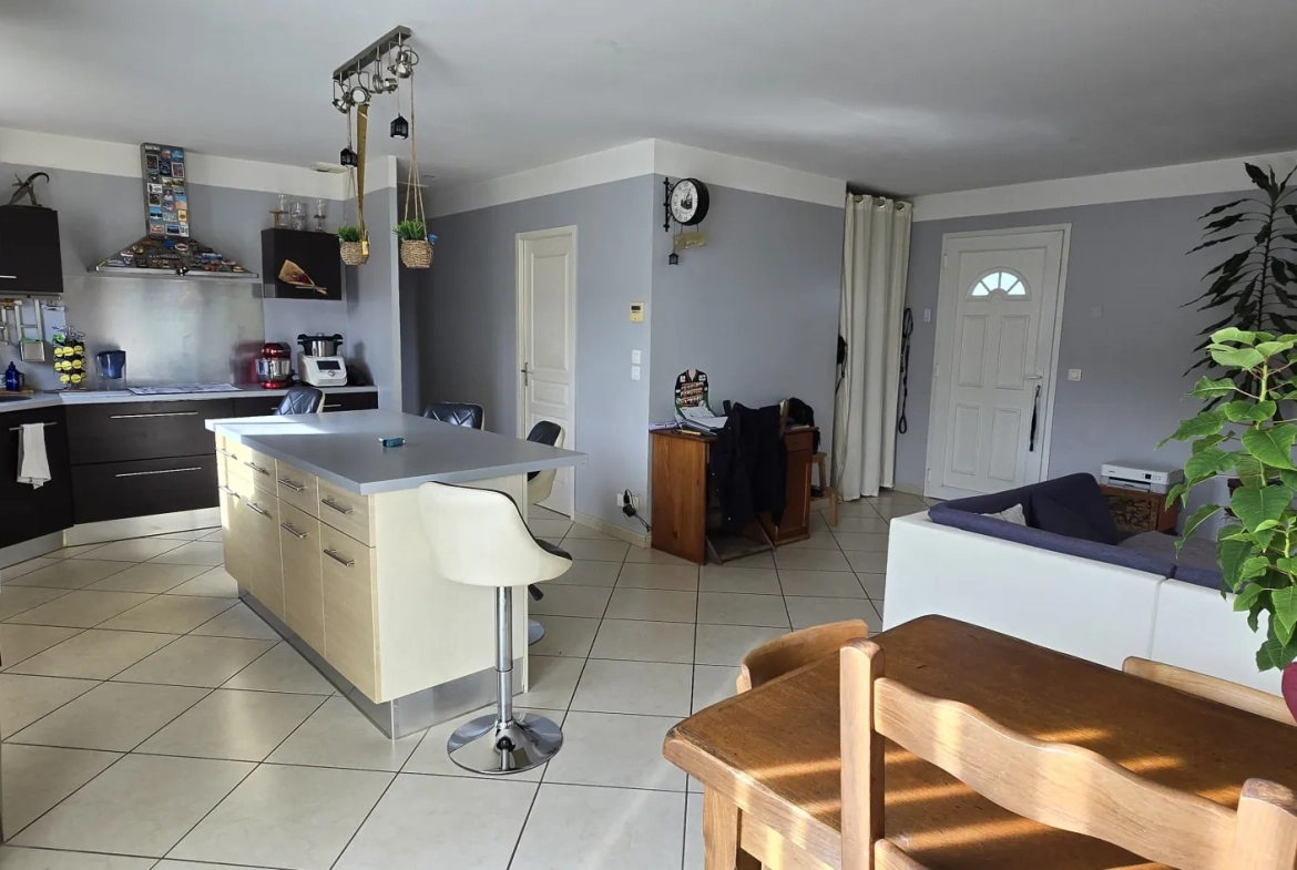 Villa 4 faces lumineuse à Opoul, 99 m² sur terrain arboré 
