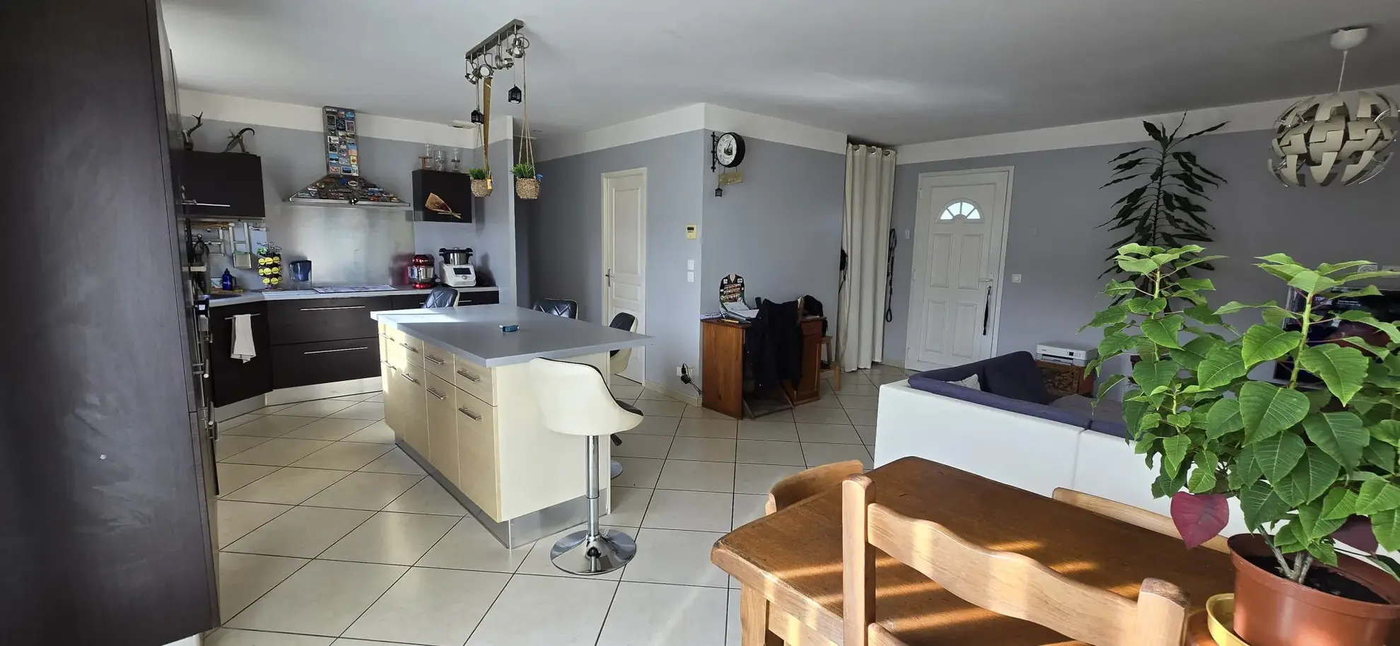 Villa 4 faces lumineuse à Opoul, 99 m² sur terrain arboré 