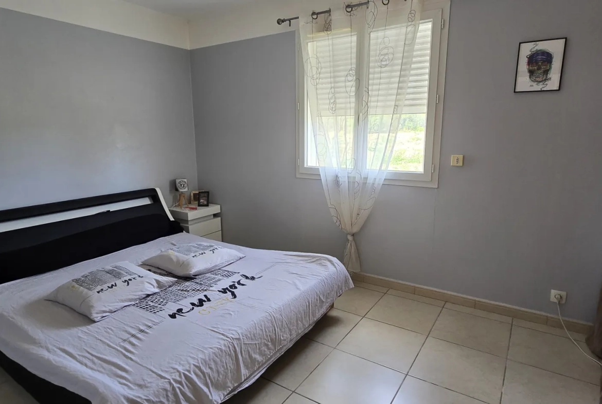 Villa 4 faces lumineuse à Opoul, 99 m² sur terrain arboré 