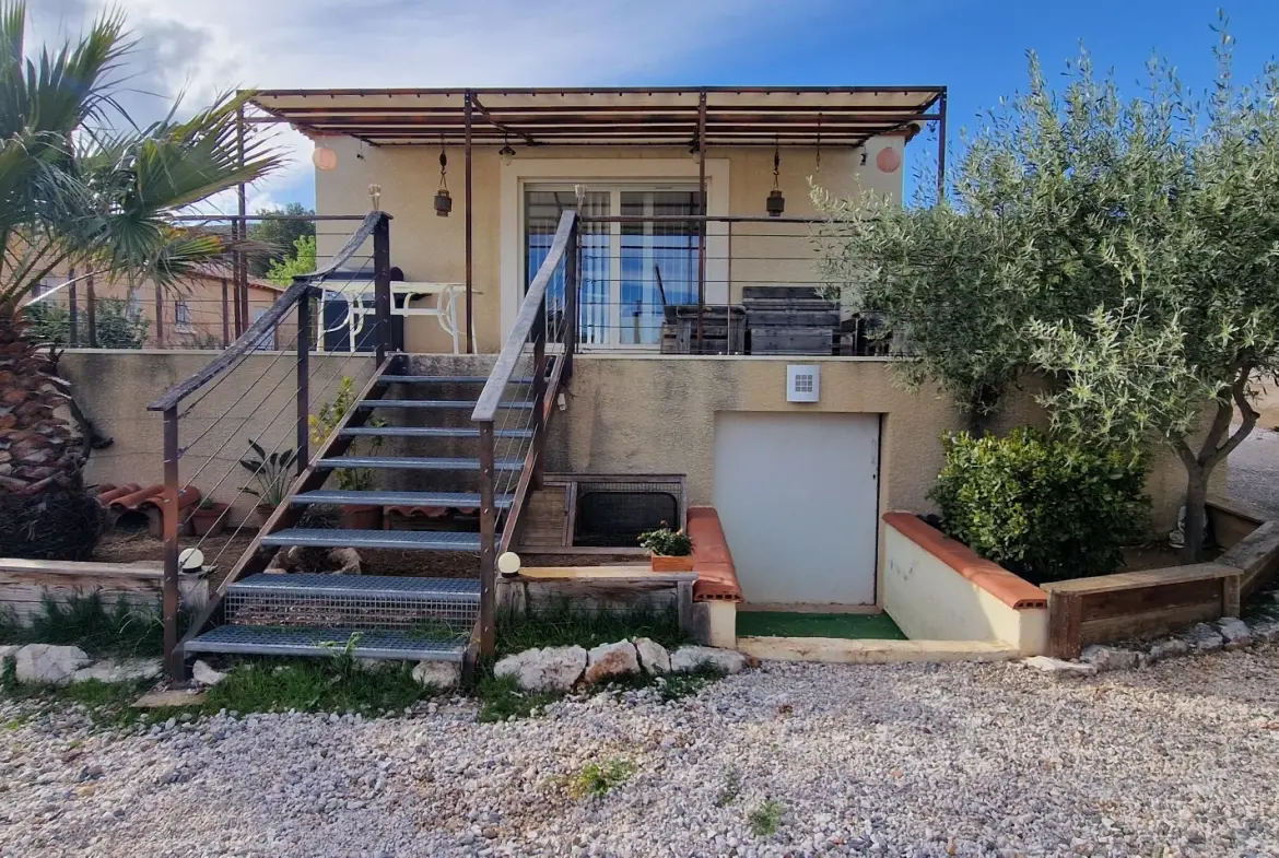 Villa 4 faces lumineuse à Opoul, 99 m² sur terrain arboré 