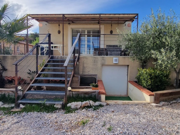 Villa 4 faces lumineuse à Opoul, 99 m² sur terrain arboré