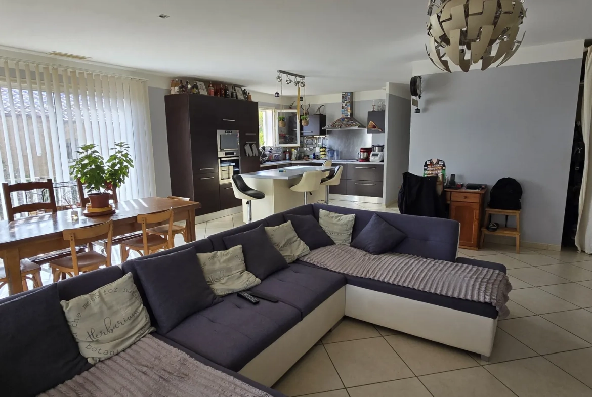 Villa 4 faces lumineuse à Opoul, 99 m² sur terrain arboré 