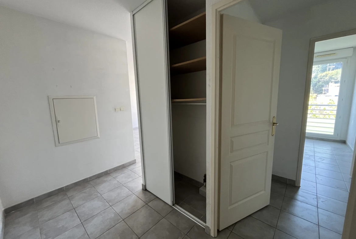 A vendre T3 avec terrasse de 10 m² et parking à La Seyne-sur-Mer 