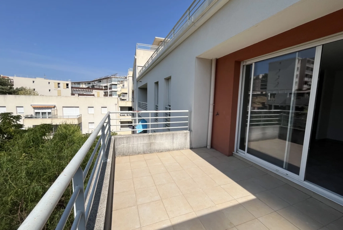 A vendre T3 avec terrasse de 10 m² et parking à La Seyne-sur-Mer 