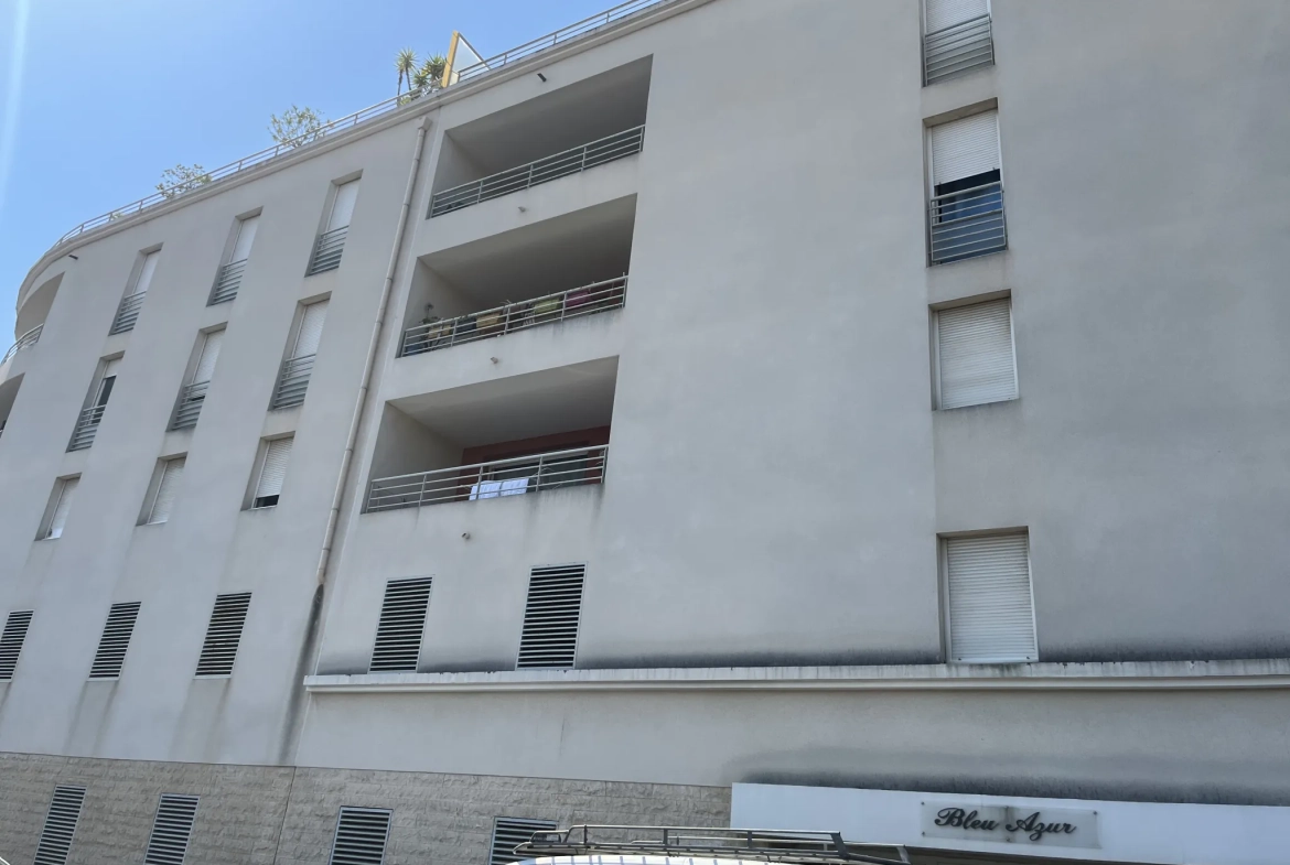 A vendre T3 avec terrasse de 10 m² et parking à La Seyne-sur-Mer 