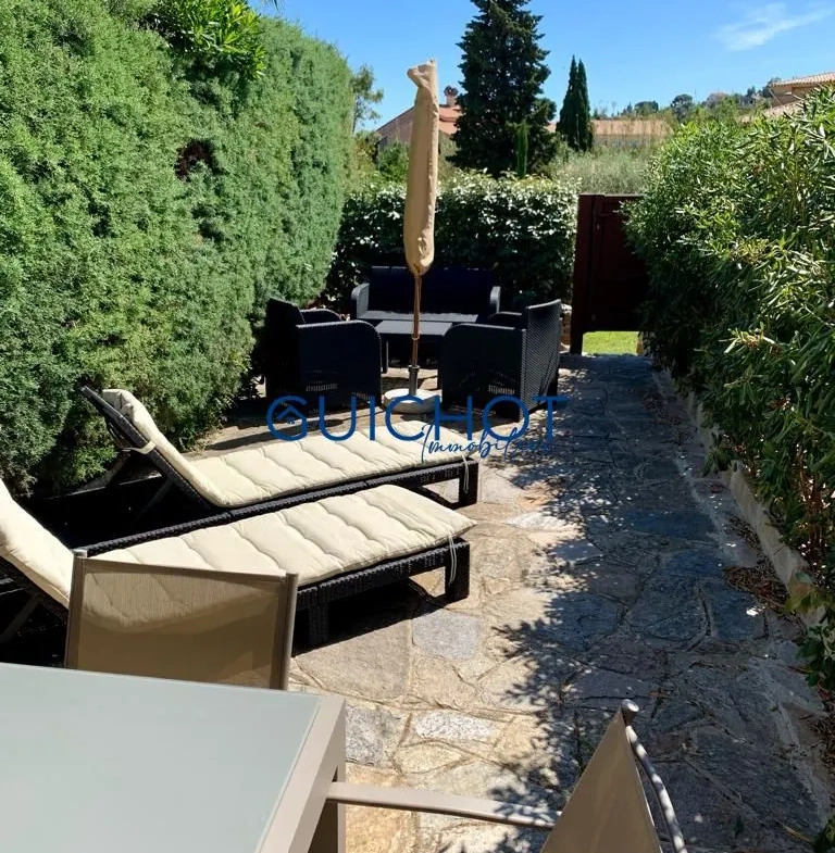 Appartement T1 en rez de jardin avec terrasse à Saint Clair, Le Lavandou 