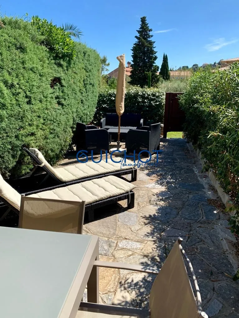 Appartement T1 en rez de jardin avec terrasse à Saint Clair, Le Lavandou 