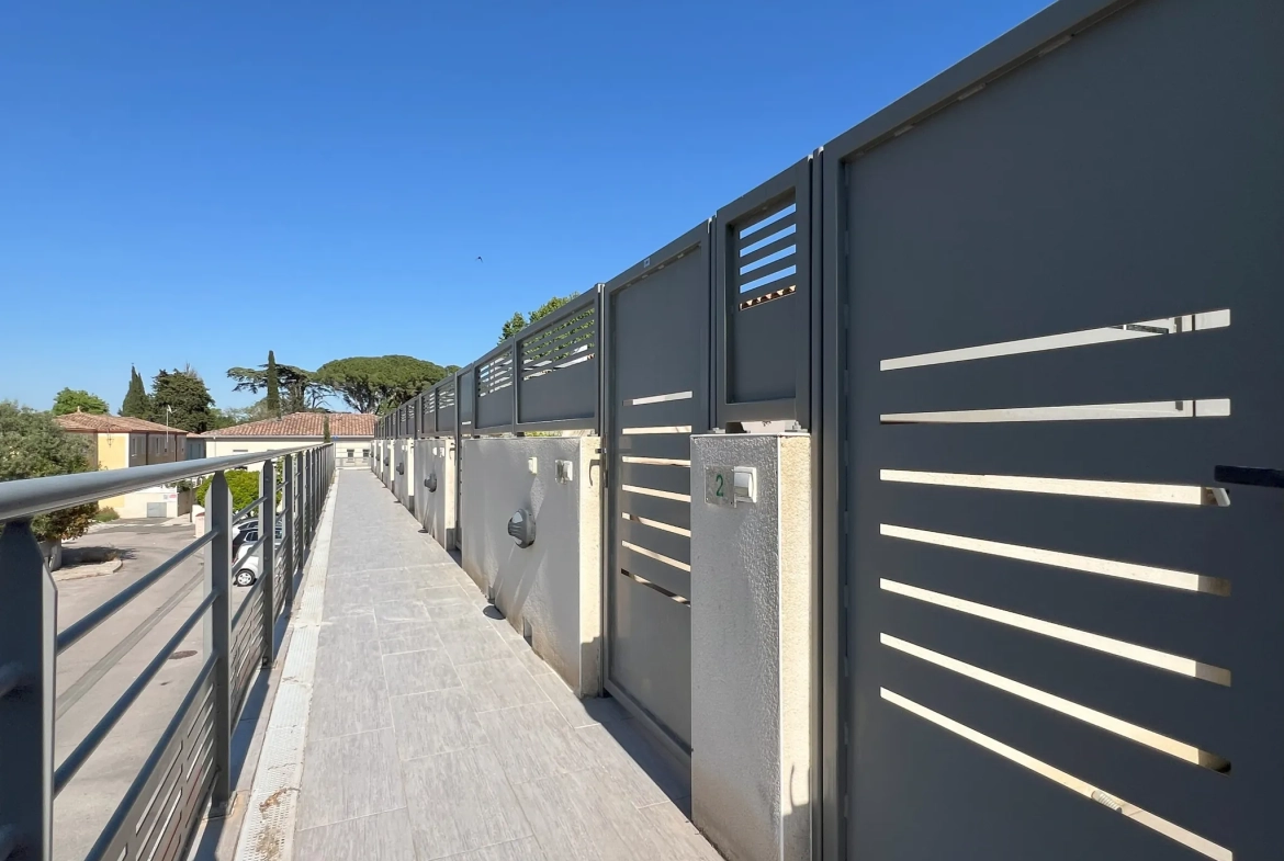 Appartement T3 duplex avec terrasse et stationnements au Cres 