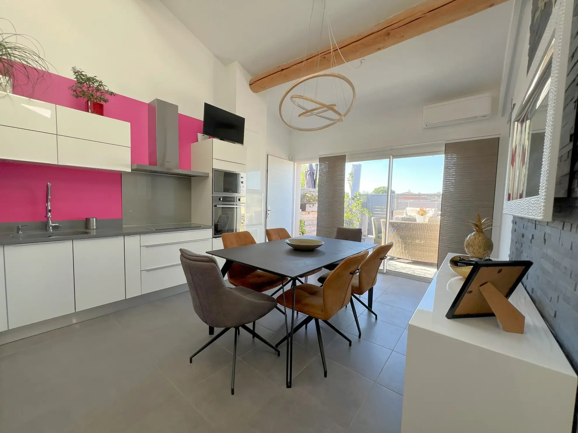 Appartement T3 duplex avec terrasse et stationnements au Cres 