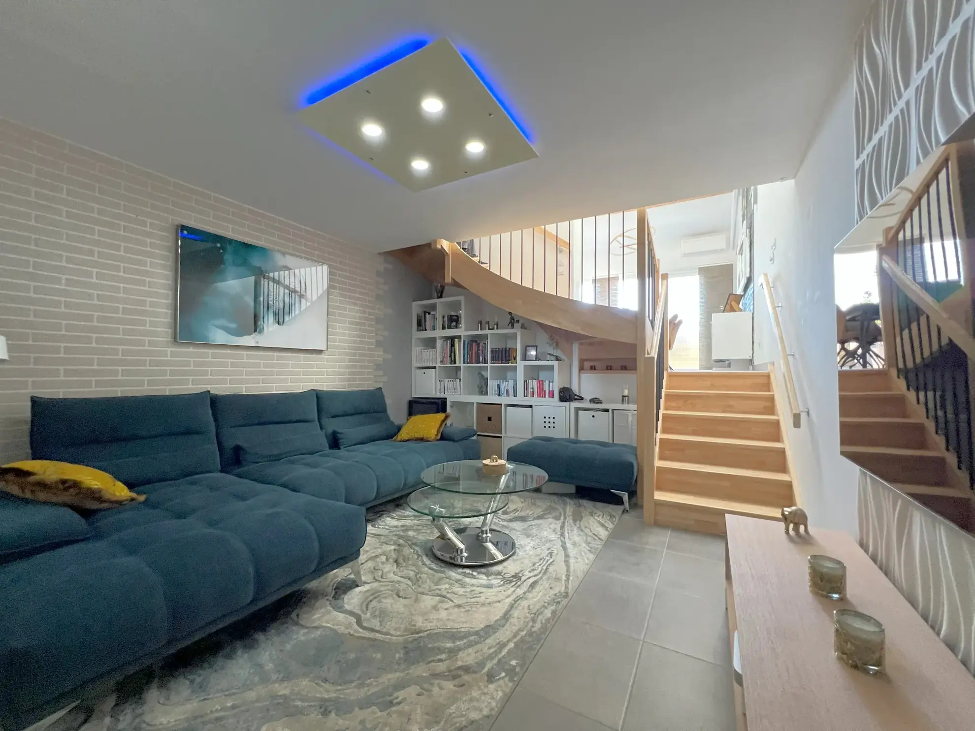 Appartement T3 duplex avec terrasse et stationnements au Cres 
