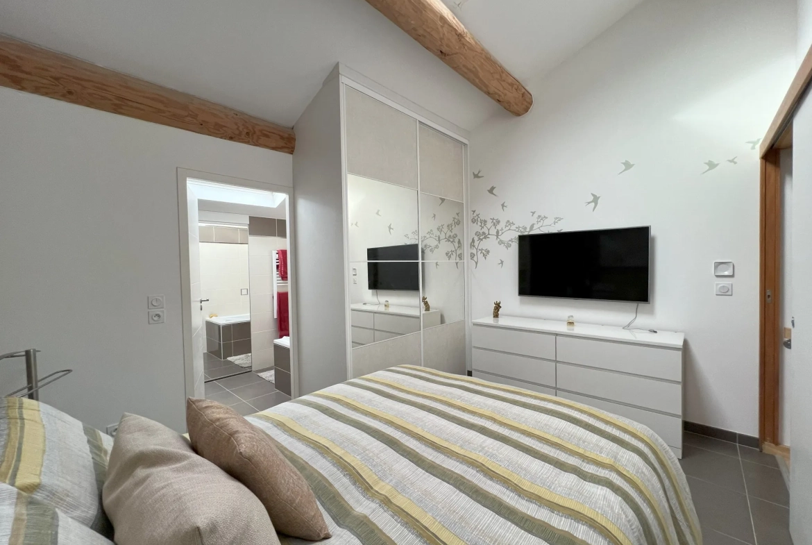Appartement T3 duplex avec terrasse et stationnements au Cres 