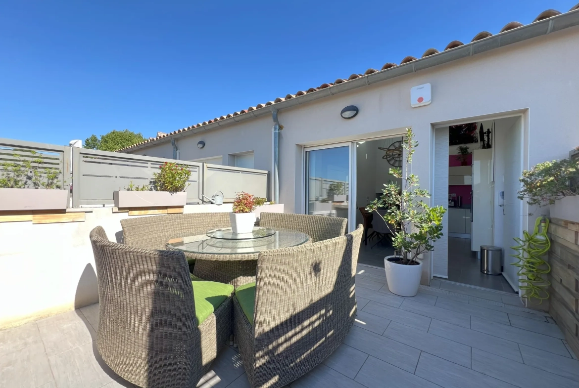 Appartement T3 duplex avec terrasse et stationnements au Cres 