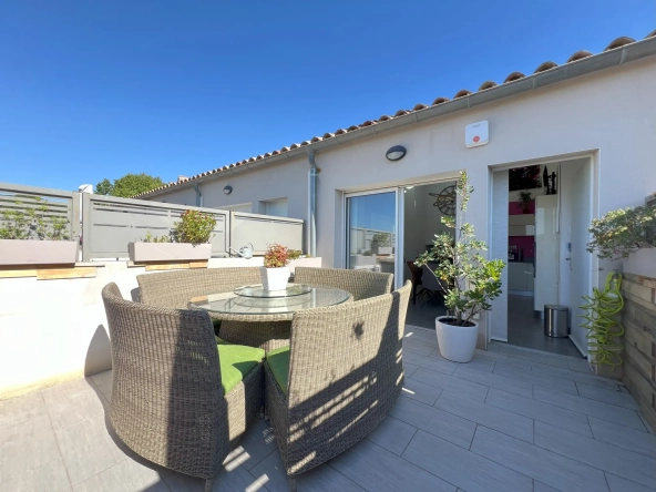 Appartement T3 duplex avec terrasse et stationnements au Cres