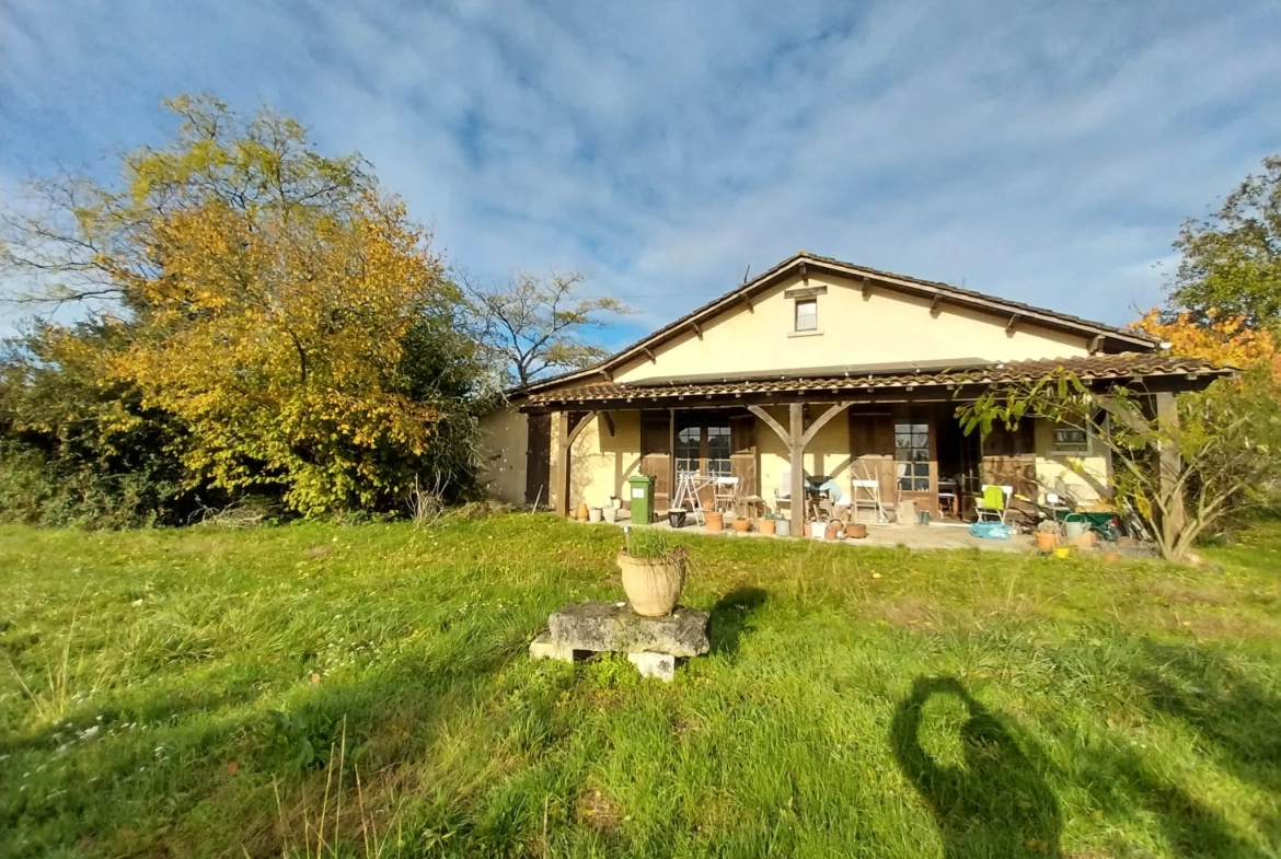 Magnifique ensemble immobilier avec maison et terrain de 2 hectares près de la forêt de la Double 