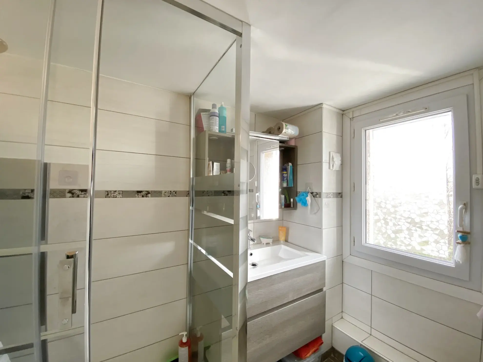 Appartement traversant lumineux avec mezzanine, terrasse et parking à Valras Plage 