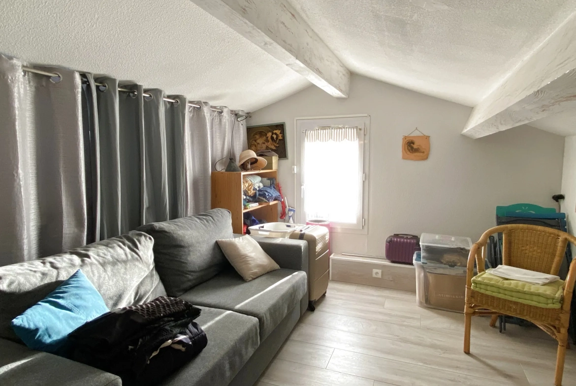 Appartement traversant lumineux avec mezzanine, terrasse et parking à Valras Plage 