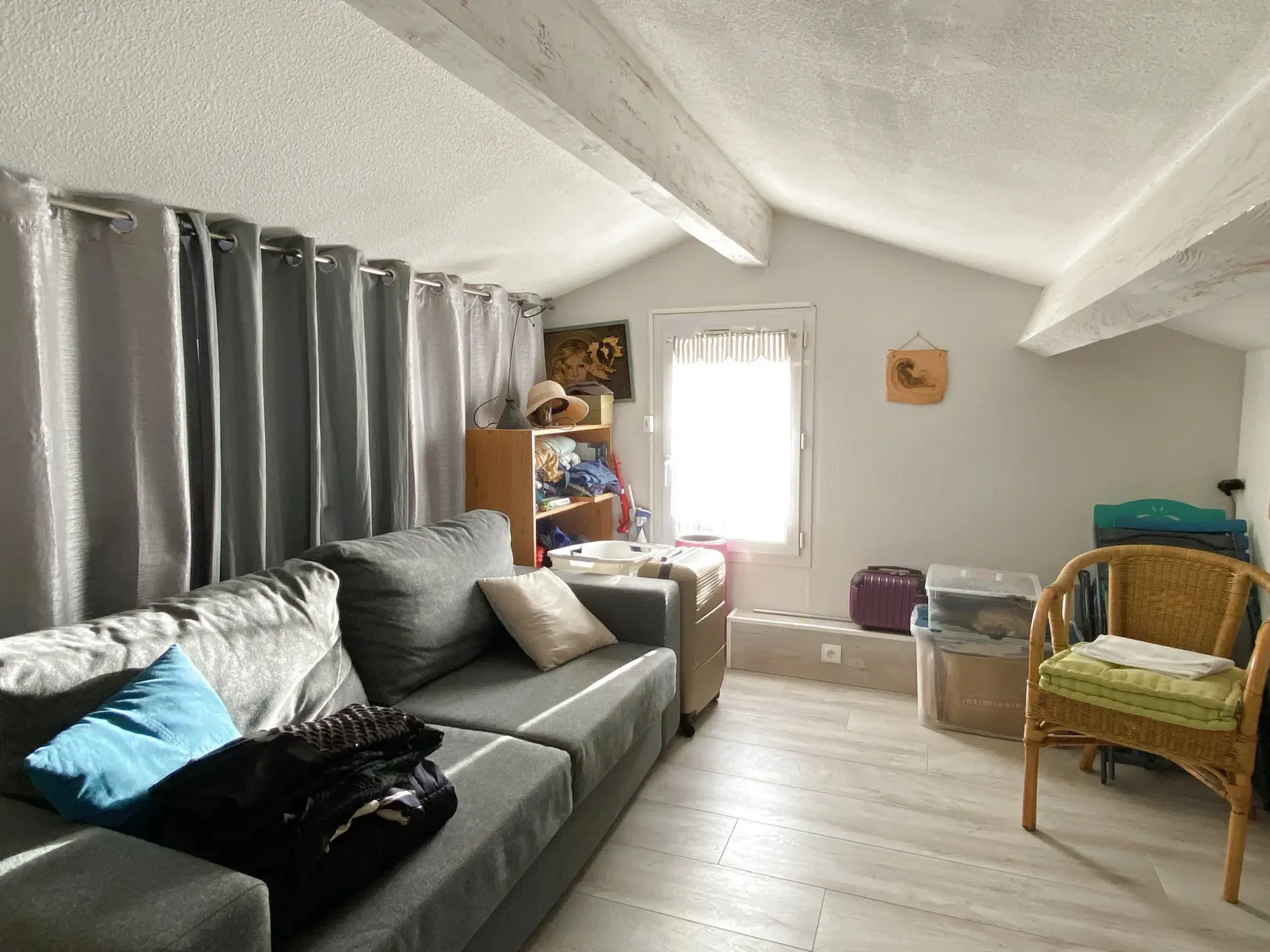 Appartement traversant lumineux avec mezzanine, terrasse et parking à Valras Plage 