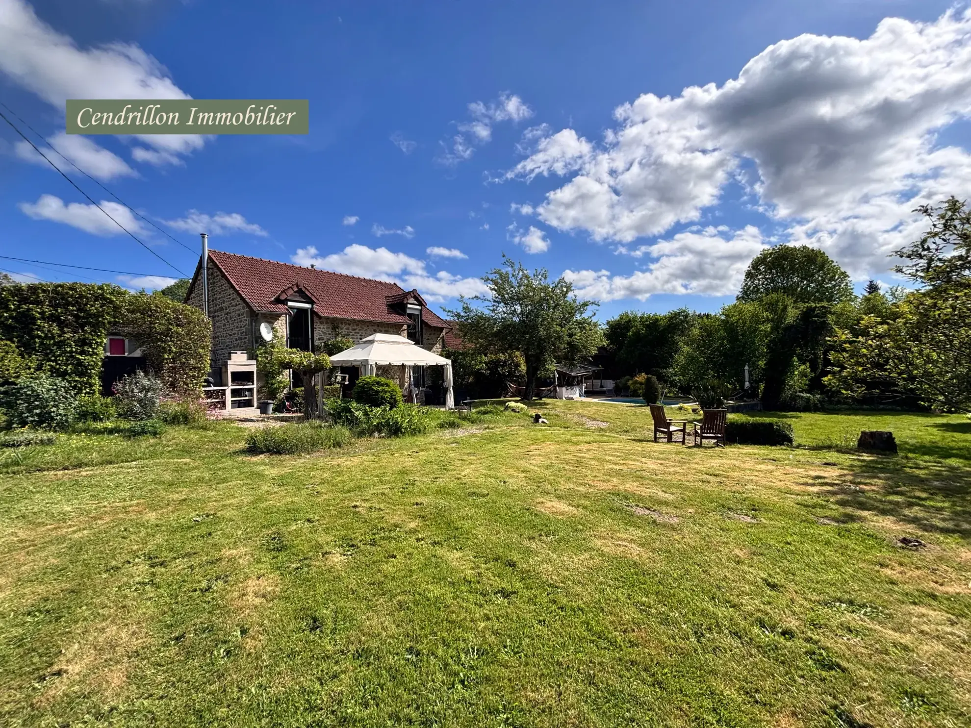 Charmante maison de campagne 130m² avec piscine, granges et grand jardin à Masbaraud Merignat 