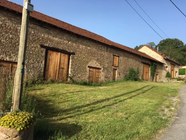 Charmante maison de campagne 130m² avec piscine, granges et grand jardin à Masbaraud Merignat 