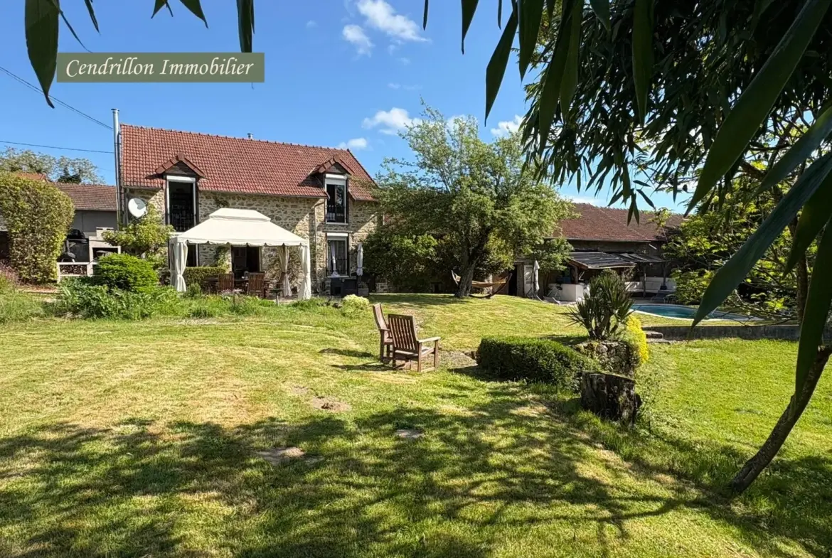 Charmante maison de campagne 130m² avec piscine, granges et grand jardin à Masbaraud Merignat 