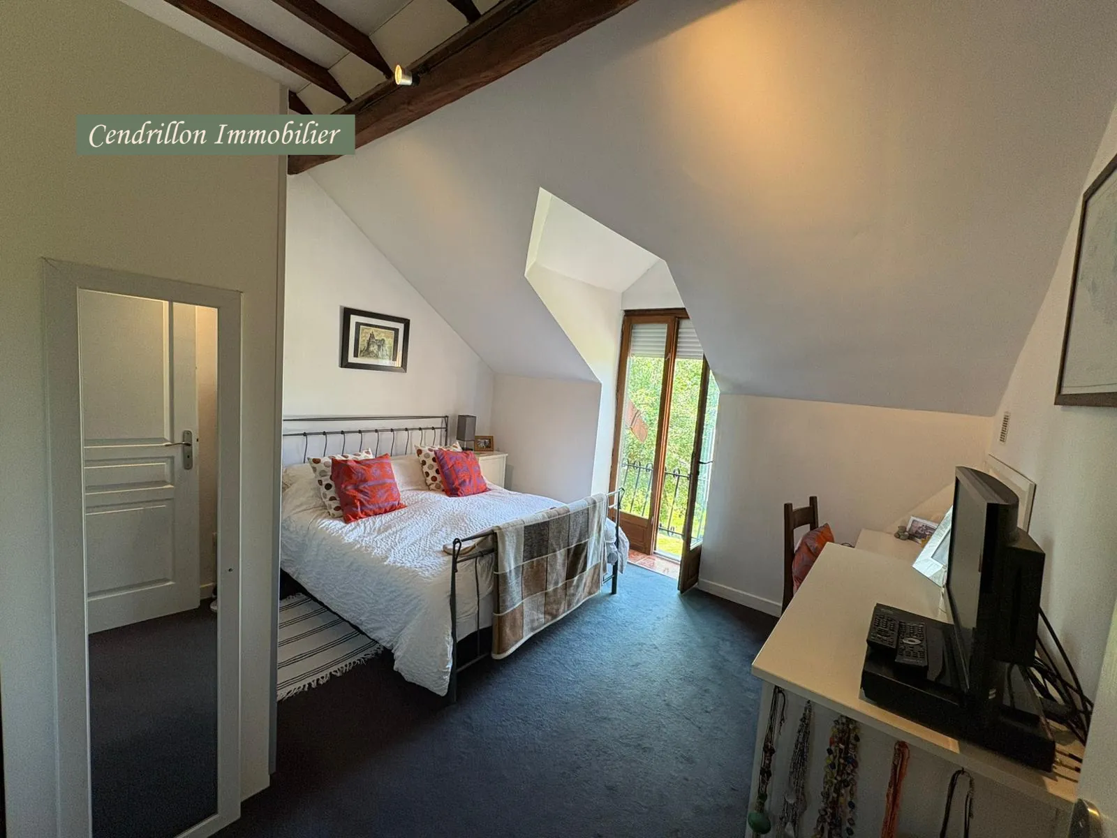 Charmante maison de campagne 130m² avec piscine, granges et grand jardin à Masbaraud Merignat 