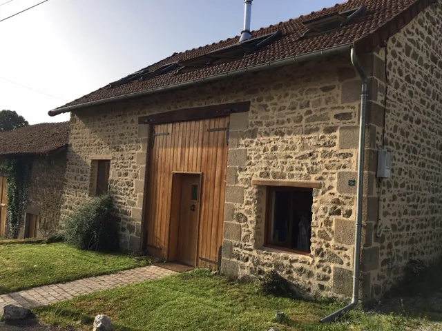 Charmante maison de campagne 130m² avec piscine, granges et grand jardin à Masbaraud Merignat 